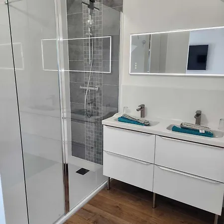 Frühstückspension Chambre, Salle De Bain, Toilette, Salon Privatif *