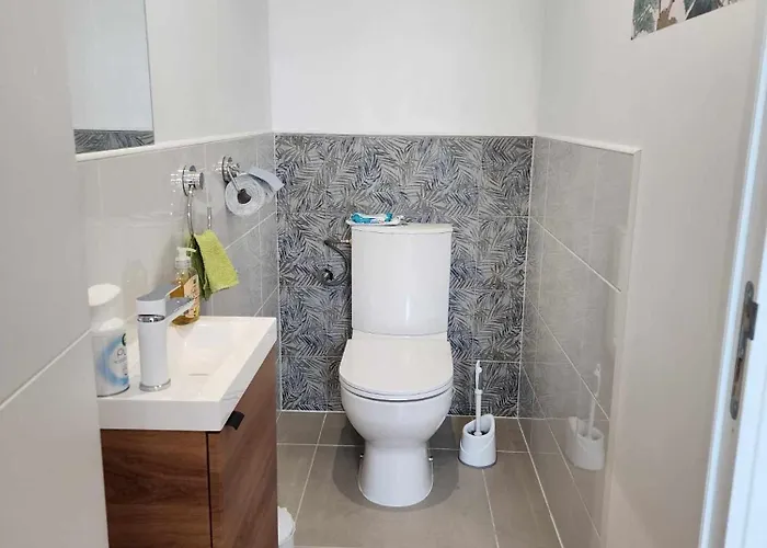 Bed & Breakfast Chambre, Salle De Bain, Toilette, Salon Privatif